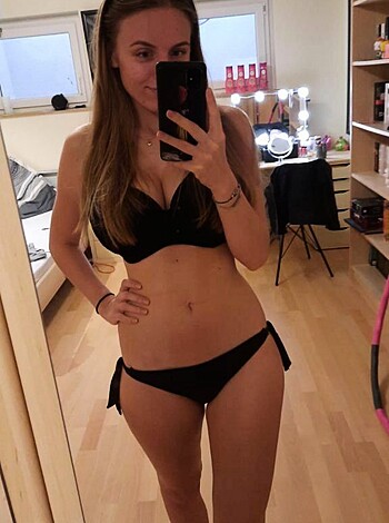 Hot Girlfriend with Big Boobs posing Sexy - Photo 111